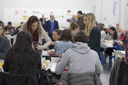 Studenti al Ristorante Food Experience IULM Studenti al Ristorante Food Experience IULM