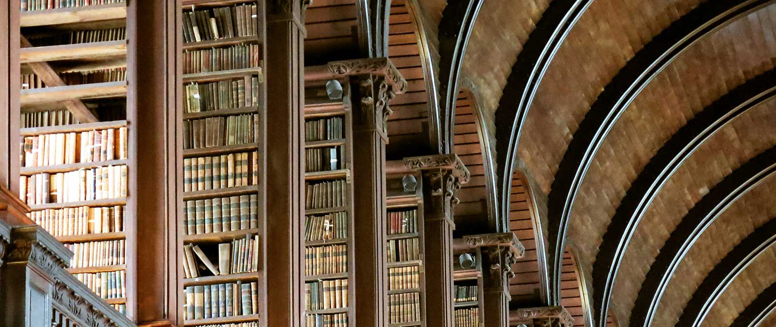 Dall'archivio alla narrazione. Forme e media delle (ri)scritture dissonanti