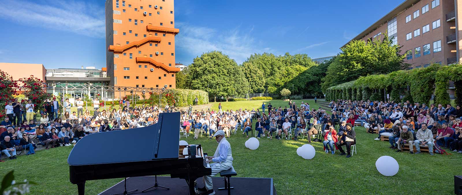 Piano City Milano 2025: grande successo il concerto di Danilo Rea in IULM